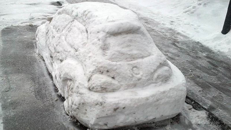Illustration for article titled German Cops Issued A Parking Ticket To A Volkswagen Beetle Made Of Snow